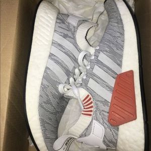 NMD R2